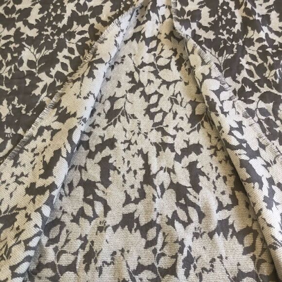 LUCKY BRAND Gray/White Floral Reversible Fringed Poncho - Picture 4 of 8